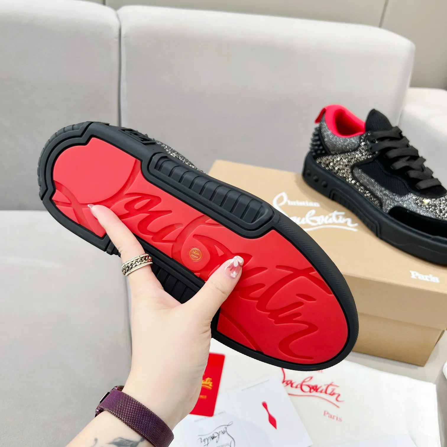 Men's clothing and shoes 💰760. Diamond face 🌹🌹🌹̋ Wang Junkai Yang Mi Xu Kai Zhang Jingyi Ding Chengxin Chen Muchi Wang Ziyi Same style Christian Louboutin Road Platinum 2024 [New product] Diamond face ASTROLOUBI Unisex thick-soled sports shoes red-soled shoes perfectly integrate fashion and sports, The fabrics are made of luxurious calfskin, soft suede, smooth satin and laminated leather, and the back is decorated with classic rivets. The interior is blended with a knitted tongue for added durability, breathability and quick-drying comfort. The outsole is made of a combination of EVA foam and imported rubber, and the colorful CL iconic letters on the side of the outsole show the brand's unique style. It is a ceiling-level comfortable skate shoe! ! ! Multiple colors available, currently male and female sizes 35--44